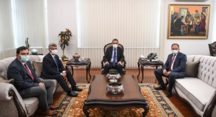 Ak Parti Uşak heyeti Milli Eğitim Bakanını ziyaret etti.