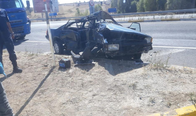 Kamyonun çarptığı otomobil sürücüsü hayatını kaybetti.