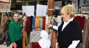 Uşak;Antalya da düzenlenen yöresel ürünler fuarına katıldı.