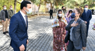 Vali Funda Kocabıyık, Karahallı ilçesini ziyaret etti.