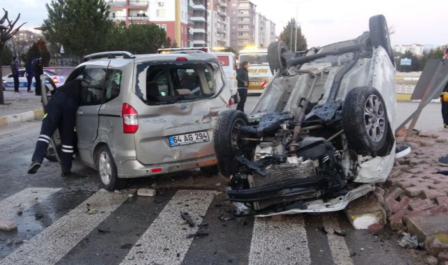 7 kişinin yaralandığı kaza güvenlik kamerasına yansıdı