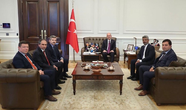 UŞAK BELEDİYE BAŞKANI MEHMET ÇAKIN,AK PARTİ MİLLETVEKİLLERİ,VALİ VE AK PARTİ İL BAŞKANI ,İÇ İŞLERİ BAKANINI ZİYARET ETTİ.