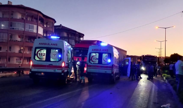 Freni patlayan tır kırmızı ışıkta bekleyen otomobile çarptı: 4 yaralı