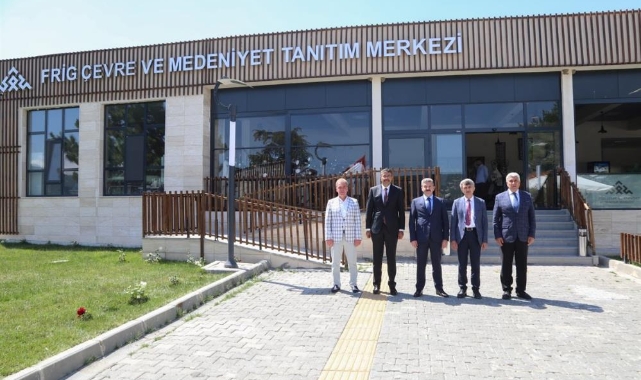 Uşak Valisi Dr. Turan ERGÜN, Kütahya'da Frig Çevre ve Medeniyet Tanıtım Merkezi'nde