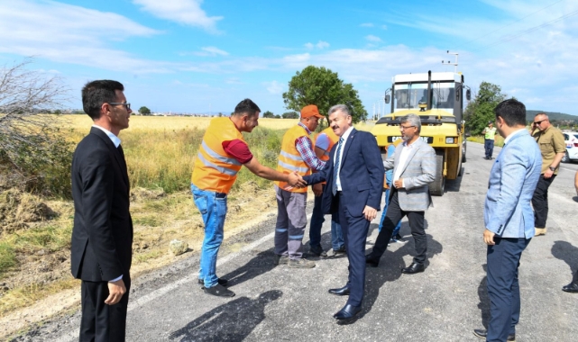 Vali Dr. Turan Ergün, Uşak İl Özel İdaresi asfalt yol yapım sezonunun açılışını gerçekleştirdi