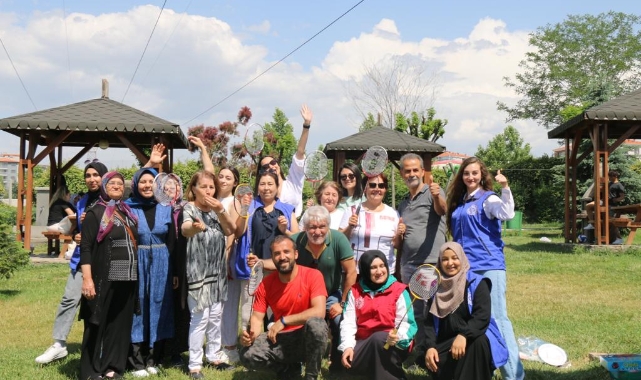 YAŞLI BİREYLER GENÇLER İLE YAZA MERHABA PİKNİĞİNDE BULUŞTU
