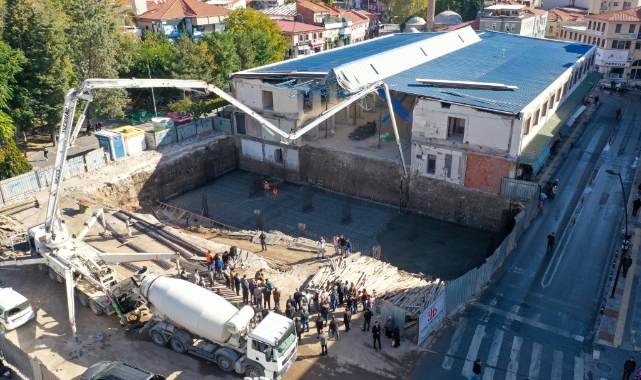 Uşak Belediyesi’nin Eski Hizmet Binası Yeni Yüzüne Kavuşuyor