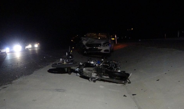Uşak'ta otomobil motosikletle çarpıştı: 2 ölü