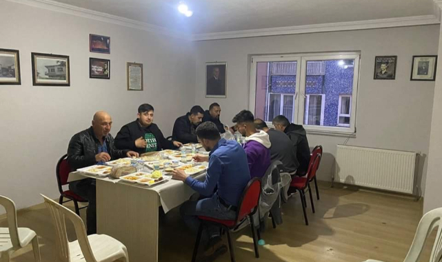 Eşme Ülkü Ocakları Başkanlığı Alparslan Türkeş'i anma ve iftar programı düzenledi.