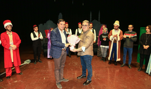 UŞAK BELEDİYESİ ŞEHİR TİYATROSU İSTANBUL'DAN ÖDÜLLE DÖNDÜ