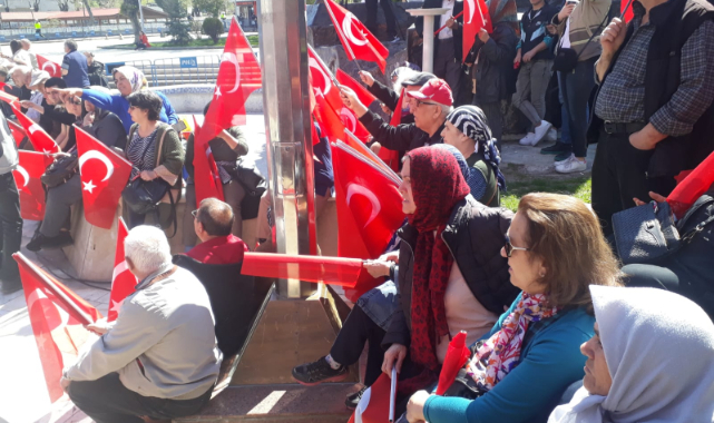 Uşak Halkı, Kemal KILIÇDAROĞLU, Mansur YAVAŞ ve Ekrem İMAMOĞLUNU izlemek için miting alanını doldurdu