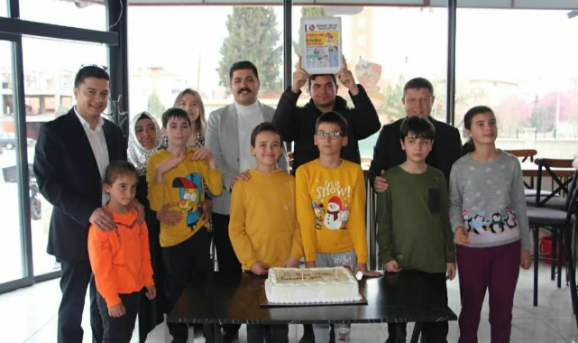 Uşak Mavi Işık Otizm Derneği 2 Nisan Otizm Farkındalık Günü Etkinliği Gerçekleştirdi