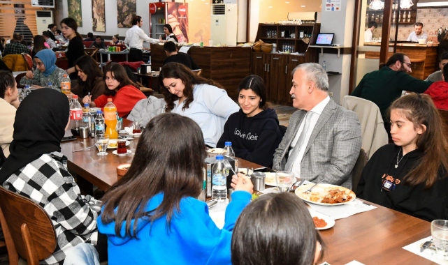 Uşak Vali Vekili Muammer Balcı, Çocuk Evleri Sitesi’nde kalan çocuklarımızla iftar programında bir araya geldi
