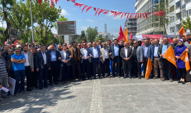Uşak AK Parti Demokrasi yürüyüşünü Yoğun bir kalabalıkla gerçekleştirdi