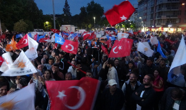 Uşak’ta Erdoğan'ın seçim zaferi coşkuyla kutlandı