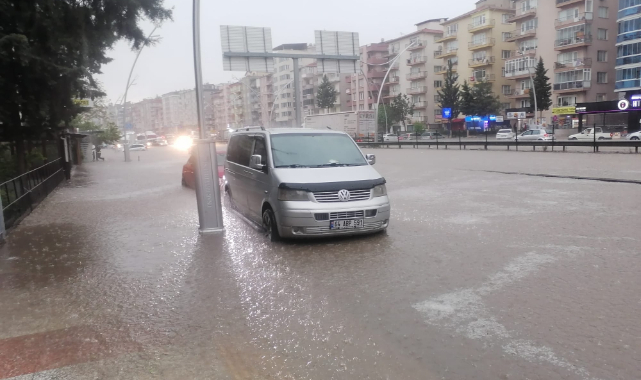 Uşak’ta Sağanak Yağış Etkili Oldu