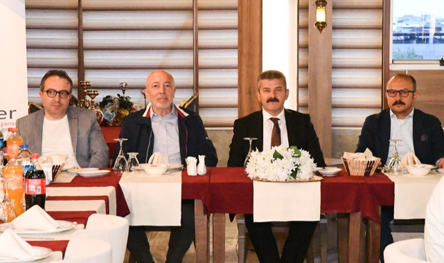 Uşak Valisi Dr. Turan ERGÜN turizm potansiyelinin canlandırılmasıyla ilgili Denizli’de faaliyet gösteren 16 turizm acentesinin yetkilileriyle biraraya geldi