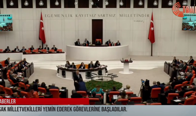 Uşak Milletvekilleri Yemin Ederek Görevlerine Başladılar
