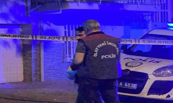 Uşak’ta çıkan bıçaklı kavgada 1’i bıçakla olmak üzere 4 kişi yaralandı.