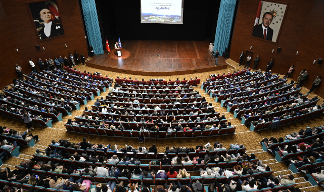 Uşak Üniversitesinde Mezuniyet Ödül Töreni Coşkusu