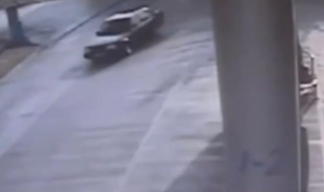 Akaryakıt istasyonunda drift atan araç yakıt pompasına çarptı: 1 yaralı