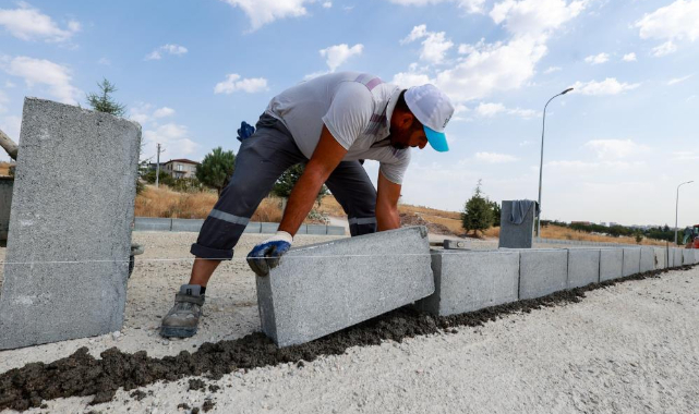 Uşak Belediyesi yol çalışmalarına devam ediyor