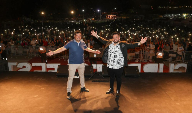 Uşak’ta Hüseyin Kağıt Konseri büyük ilgi gördü