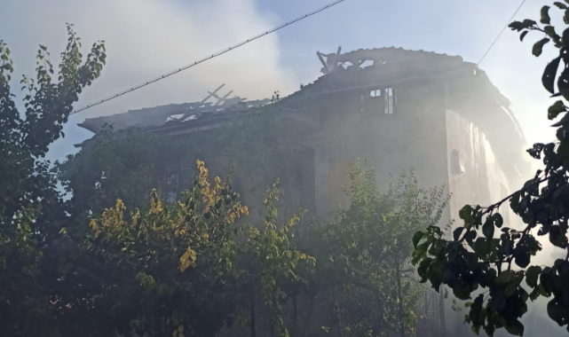 Uşak’ta Müstakil Evde Çıkan Yangın Korkuttu