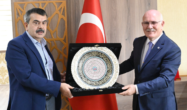 Milli Eğitim Bakanı Tekin, Rektör Savaş’ı Ziyaret Etti