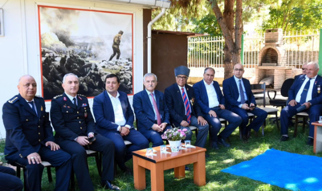 Uşak Protokolü Şehit ve Gazi Derneklerini Ziyaret Etti