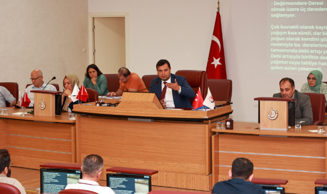 UŞAK’TAKİ YAĞIŞLAR MECLİS GÜNDEMİNDE KONUŞULDU