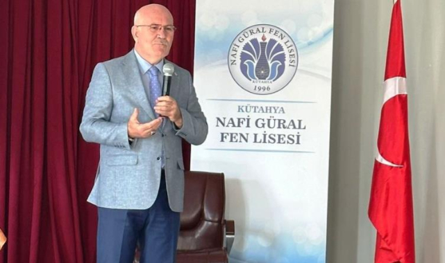 Uşak Üniversitesi Rektörü Savaş, Kütahya Nafi Güral Fen Lisesi öğrencileriyle buluştu