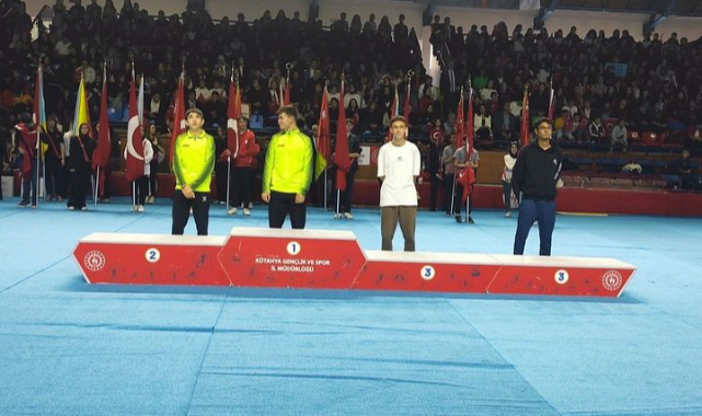 Kütahya Belediyespor Kulübü Sporcuları 29 Ekim Cumhuriyet Koşusu'nda Başarılı Oldu