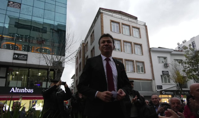 Uşak'ın sevilen ve başarılı akademisyenlerinden olan Prof.Dr. Barış Metin, CHP'den belediye başkanı aday adayı olduğunu açıkladı.
