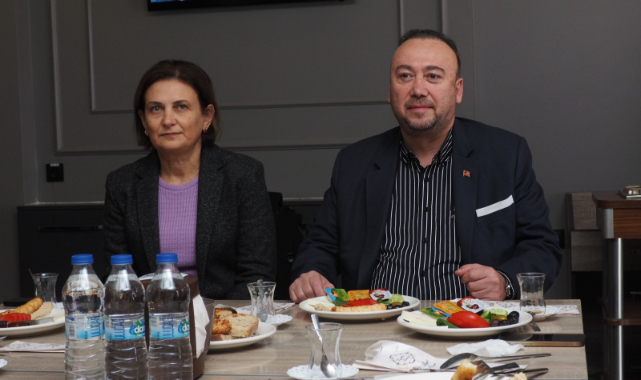CHP UŞAK BELEDİYE BAŞKAN ADAYI ÖZKAN YALIM, GAZETECİLERLE KAHVALTIDA BULUŞTU