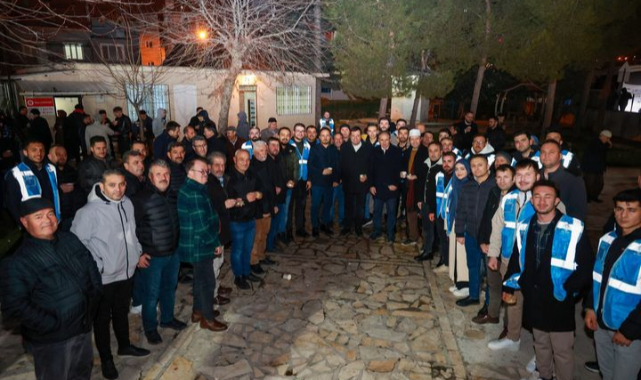 Uşak Belediye Başkanı Mehmet Çakın Regaip Kandili Gecesinde Kadir Camii cemaatiyle bir araya geldi