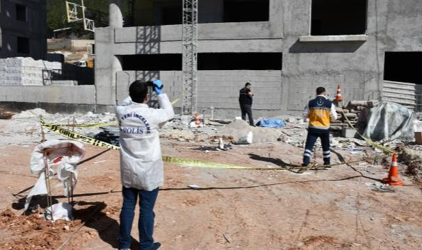 Uşak'ta çalıştığı inşaattan düşen işçi öldü