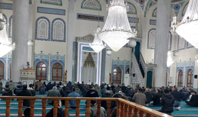Berat Kandili Nedeniyle Eşme Çarşı Camiinde Program Düzenlendi