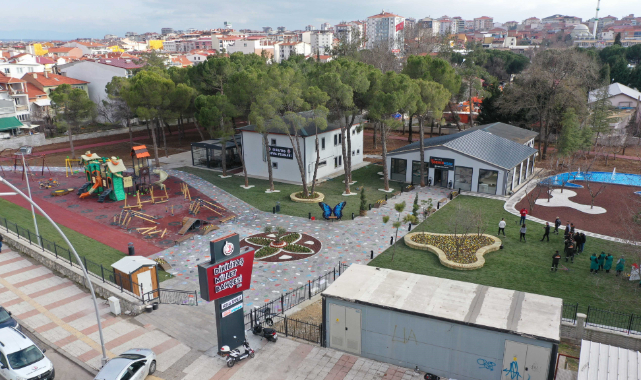 Dikilitaş Millet Bahçesi Halka Kapılarını Açtı, Havanın güzelliğinden yararlanan çocuklar parka akın etti