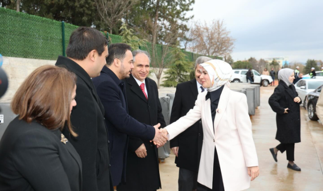 BAKAN UŞAKTA..AK PARTİ İL BAŞKANI HİMMET YAŞAR AİLE VE SOSYAL HİZMETLER BAKANINA İLİMİZE VERDİĞİ DESTEKLER İÇİN TEŞEKKÜR ETTİ.