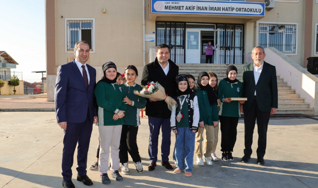 Başkan Çakın'dan öğrencilere anlamlı hediye