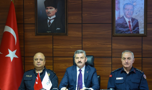 UŞAK'TA SUÇLA MÜCADELE FAALİYETLERİ DEĞERLENDİRME TOPLANTISI GERÇEKLEŞTİRİLDİ