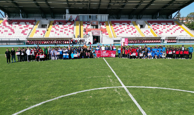 Okul sporlarında küçük erkekler futbol grup müsabakaları Kula’da başladı