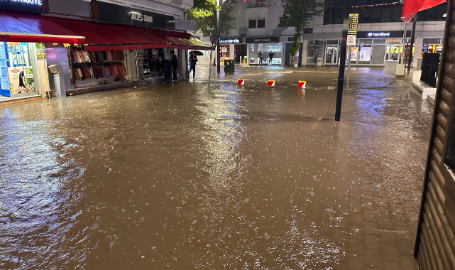 Başkanlar değişiyor Uşak'ın kaderi değişmiyor. Yine Yağmur sonrası Uşak'ı sel bastı..