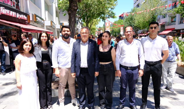 Cumhuriyet Halk Partisi Milletvekili Ali Karaoba, parti binasında yapılan bayramlaşma programına katıldı