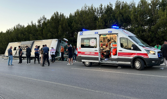Uşak'ta yolcu otobüsünün devrilmesi sonucu 11 kişi yaralandı