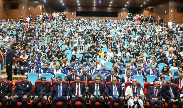 Uşak Üniversitesinde akademik yıl açılış töreni yapıldı
