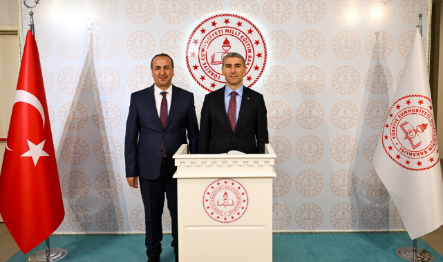 Uşak Valisi Dr. Naci Aktaş İl Millî Eğitim Müdürlüğünü ziyaret etti