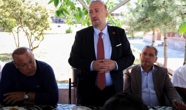 Uşak Belediye Başkanı Özkan Yalım ve Belediye Yöneticileri, Galericiler sitesinde esnafla bir araya geldi.