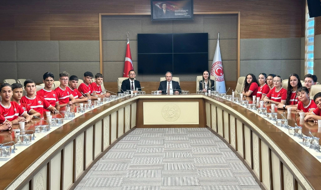 AK Parti Uşak Milletvekili Op. Dr. İsmail Güneş’ten Karate Özlem Spor Kulübü’ne Tebrik